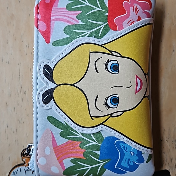 DISNEY BUCKLE-DOWN ALICE IN THE WONDERLAND COIN POUCH - Picture 3 of 12